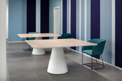 Luxe FAS DADA tafeltennistafel met licht eiken blad en witte kegelpoot kantoor gespitst