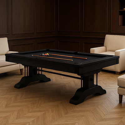 Zwarte industriële pooltafel in luxe interieur met visgraatvloer, donkere houten wandpanelen en crèmekleurige designmeubels.