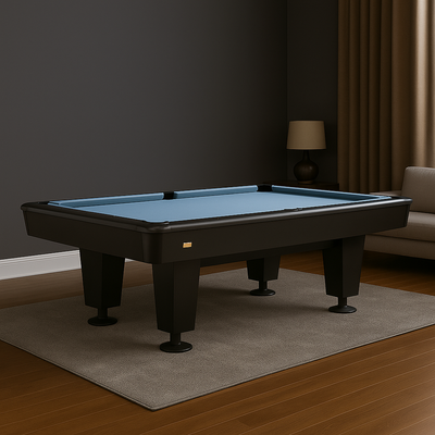 Moderne zwarte pooltafel met lichtblauw laken in luxe woonkamer met houten vloer, donkergrijze muur, beige gordijnen en stijlvol interieurdesign.