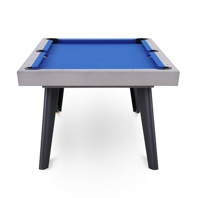 Moderne outdoor pooltafel met blauw speelvlak en zwarte schuine poten